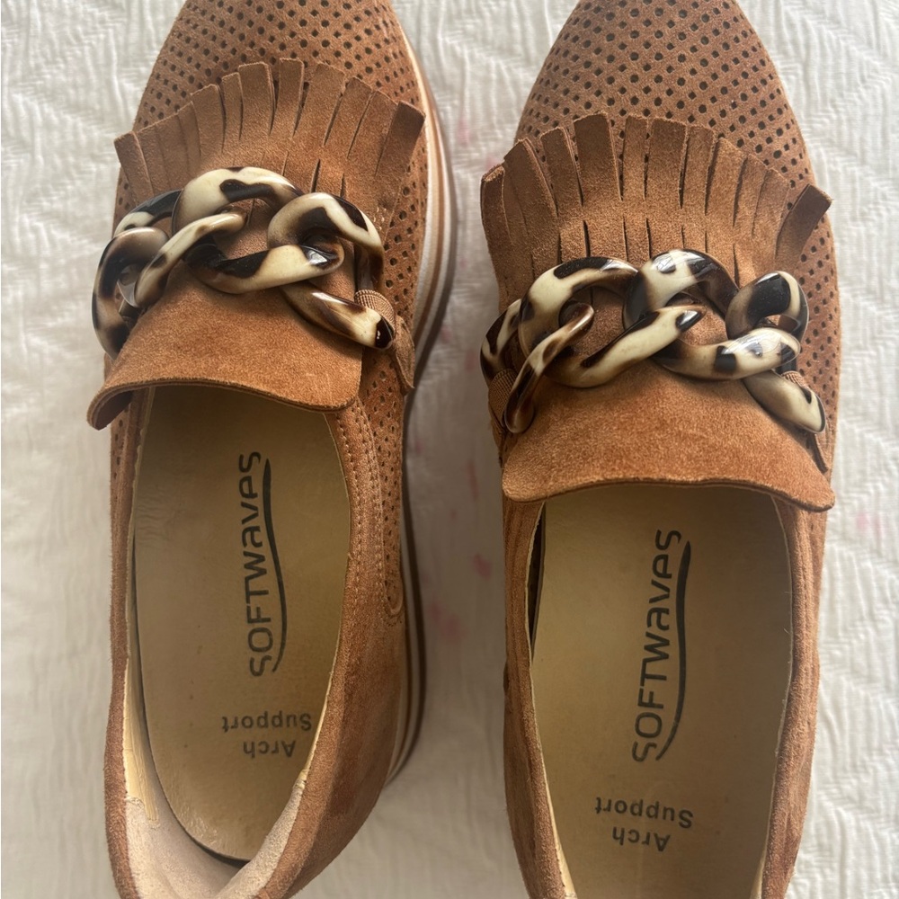 Softwaves Women's Brown Loafers with tortoise Chain link Detail